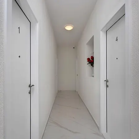Luxury Paradise Garden Πανσιόν 4*