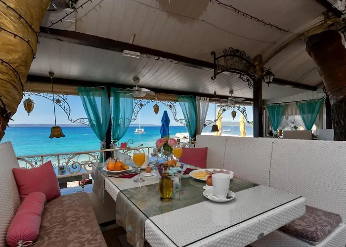 Luxury Paradise Garden Pensionat 4*