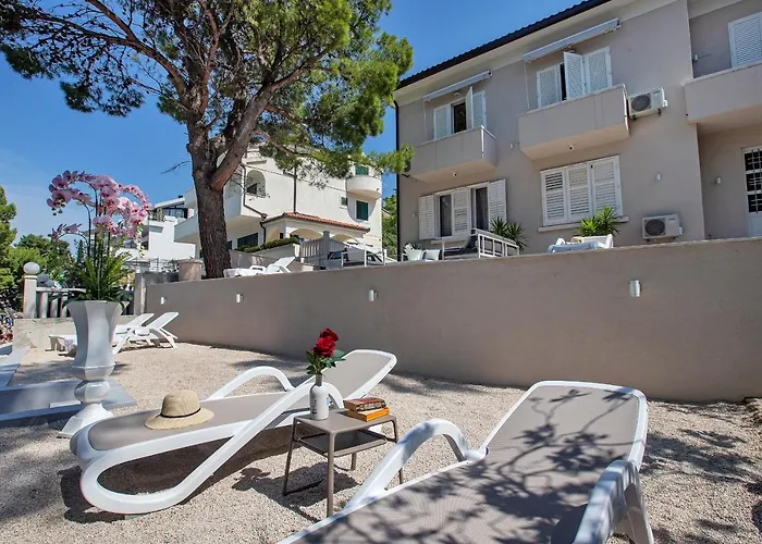 Pensionat Luxury Paradise Garden 4*