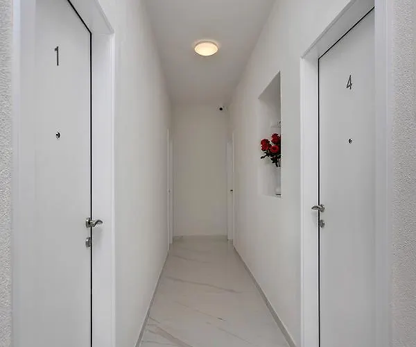 Luxury Paradise Garden Pensionat 4*