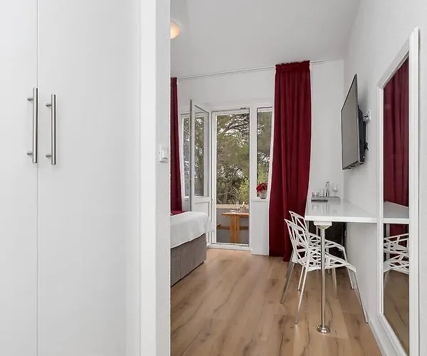 Luxury Paradise Garden Макарска