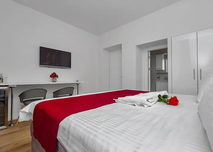 Luxury Paradise Garden 4* Макарска